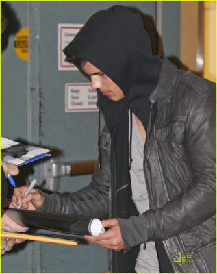 photo 22 in Taylor Lautner gallery [id292538] 2010-10-01 00:00:00