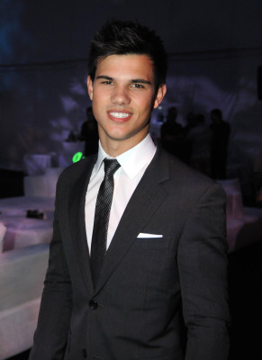 photo 12 in Taylor Lautner gallery [id281709] 2010-08-26 00:00:00