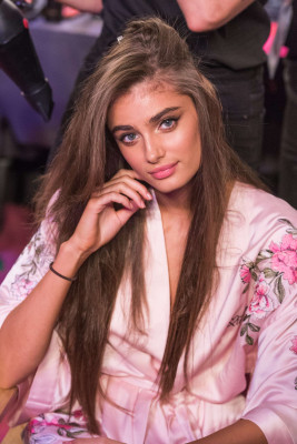 Taylor Hill pic #981724