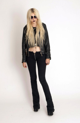photo 25 in Taylor Momsen gallery [id277705] 2010-08-13 00:00:00