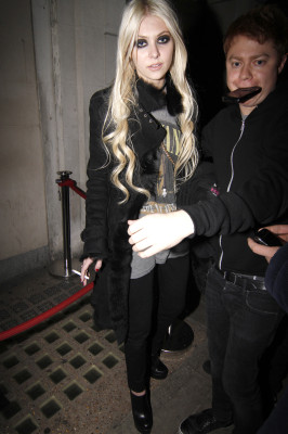 photo 13 in Taylor Momsen gallery [id317001] 2010-12-15 00:00:00