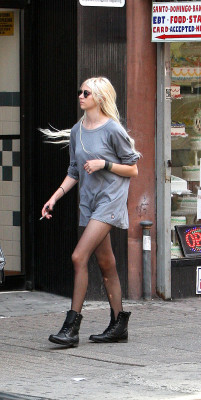 photo 18 in Taylor Momsen gallery [id280773] 2010-08-24 00:00:00