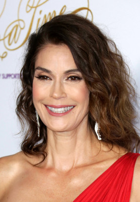 Teri Hatcher pic #927081