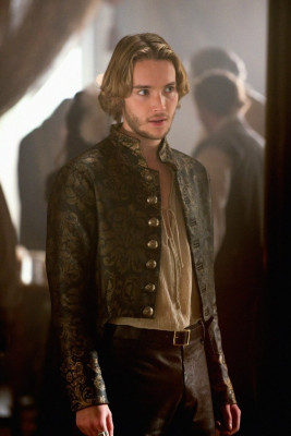 Toby Regbo  pic #706466