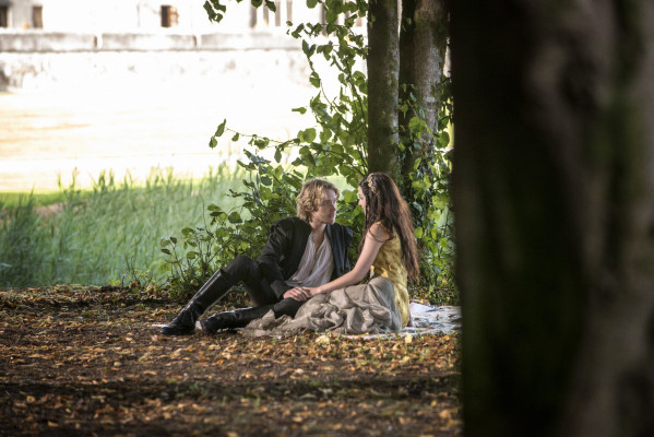 Toby Regbo  pic #711422
