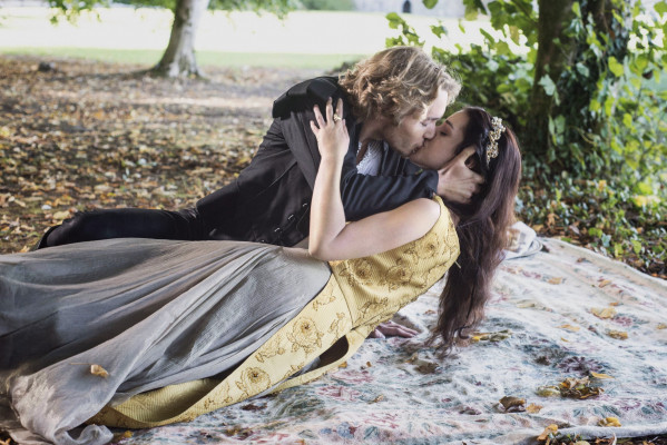 Toby Regbo  pic #711421