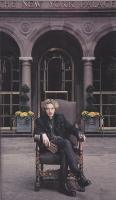 Toby Regbo  pic #708571