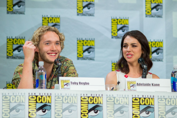 Toby Regbo  pic #729247