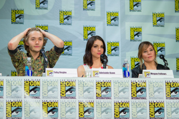 Toby Regbo  pic #729246