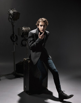 Toby Regbo  pic #709230