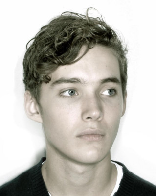 Toby Regbo  pic #711408