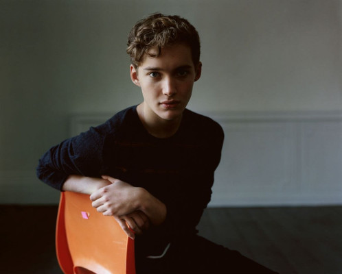 Toby Regbo  pic #711405
