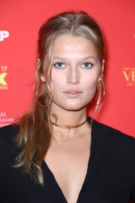Toni Garrn pic #1009455