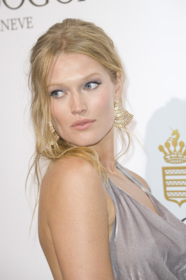 Toni Garrn pic #877107