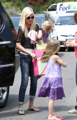 Tori Spelling pic #690651