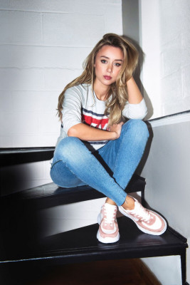 Una Healy pic #1115631