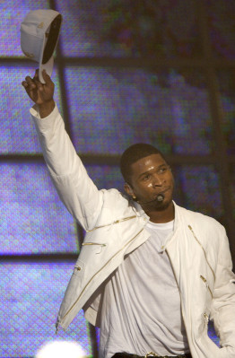 Usher pic #19740