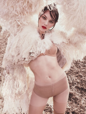Vittoria Ceretti pic #1085721