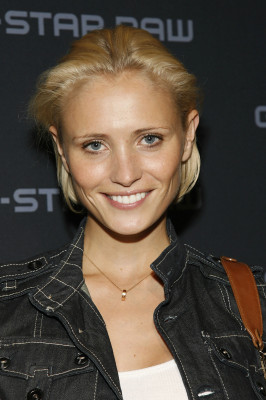 Yfke Sturm pic #926353