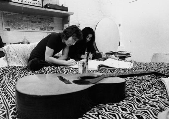 Yoko Ono pic #387999