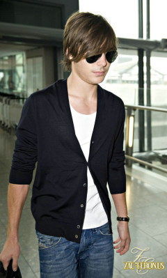 photo 9 in Zac Efron gallery [id147801] 2009-04-17 00:00:00