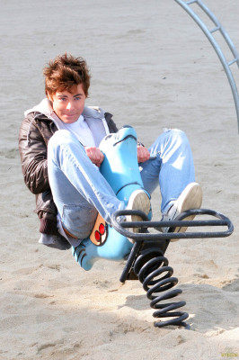 photo 27 in Zac Efron gallery [id140611] 2009-03-20 00:00:00