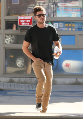 photo 24 in Zac Efron gallery [id556116] 2012-11-24 00:00:00