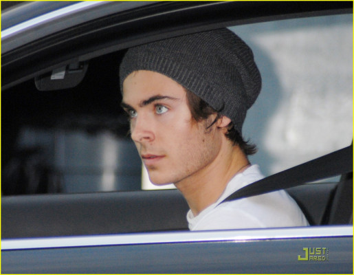 Zac Efron pic #145599
