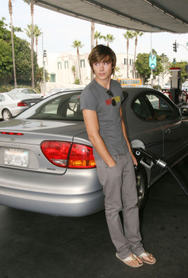 photo 11 in Zac Efron gallery [id147760] 2009-04-17 00:00:00