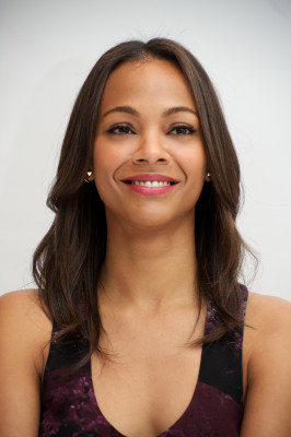 Zoe Saldana pic #399076