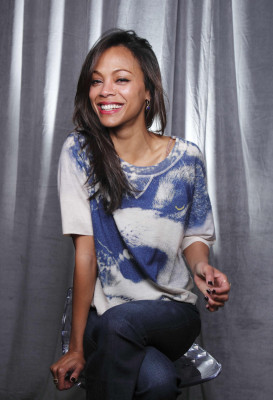 Zoe Saldana pic #442137