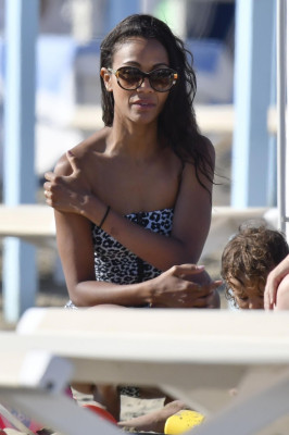 Zoe Saldana pic #1047372