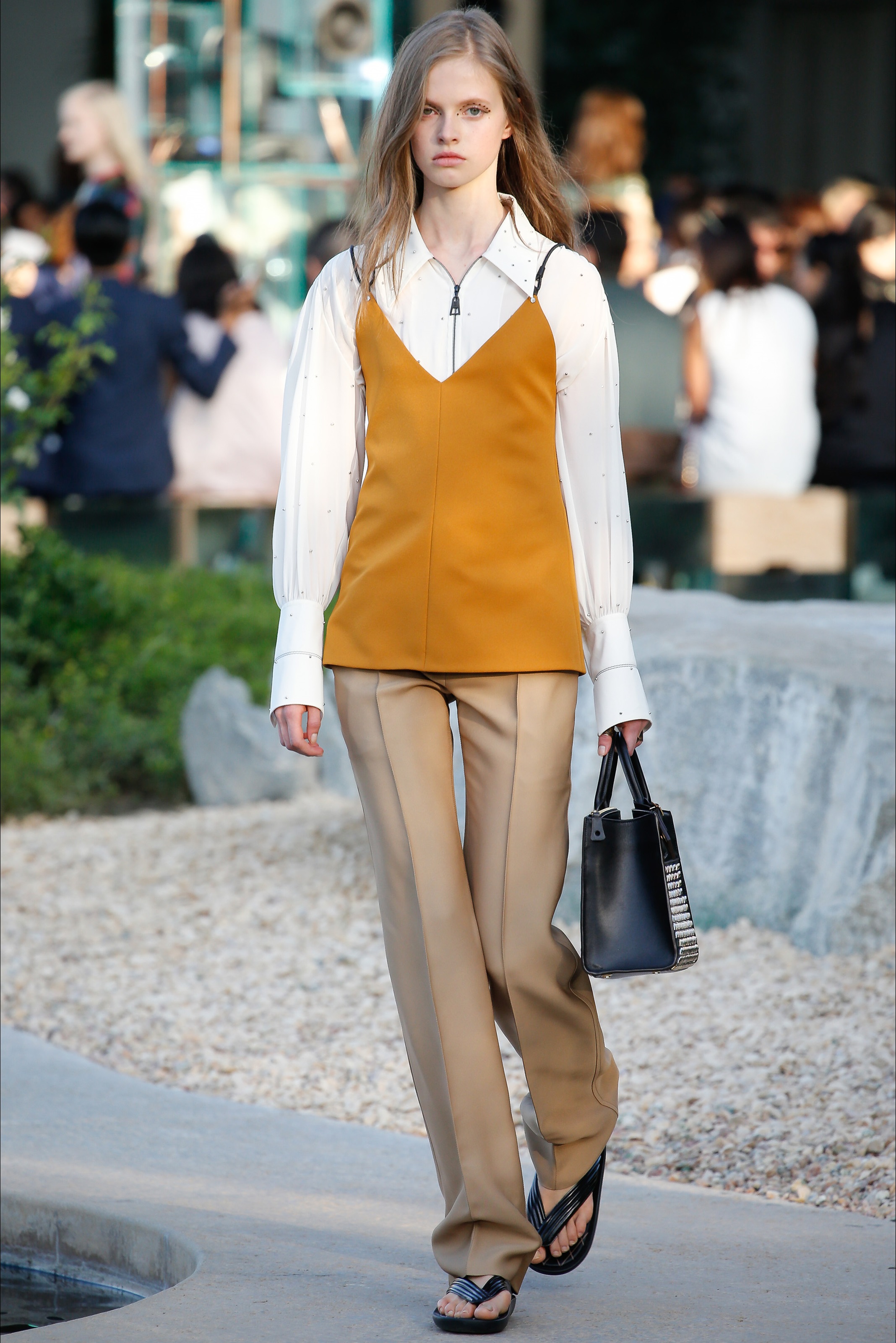 Photo from louis vuitton Pre Spring 2016 (Collection)