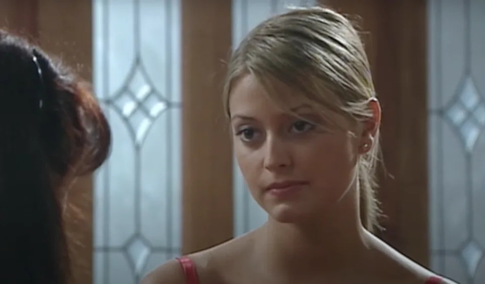 Holly Valance - Neighbours photos