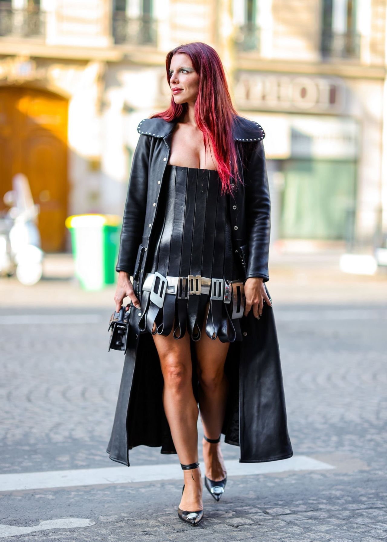 Photo from  Julia Fox – Out in Paris 03/02/2023