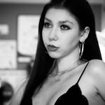 Lulu Lambros Instagram Icon