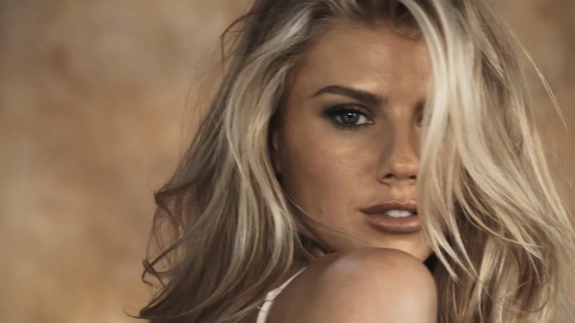 Charlotte Mckinney, photo #904139