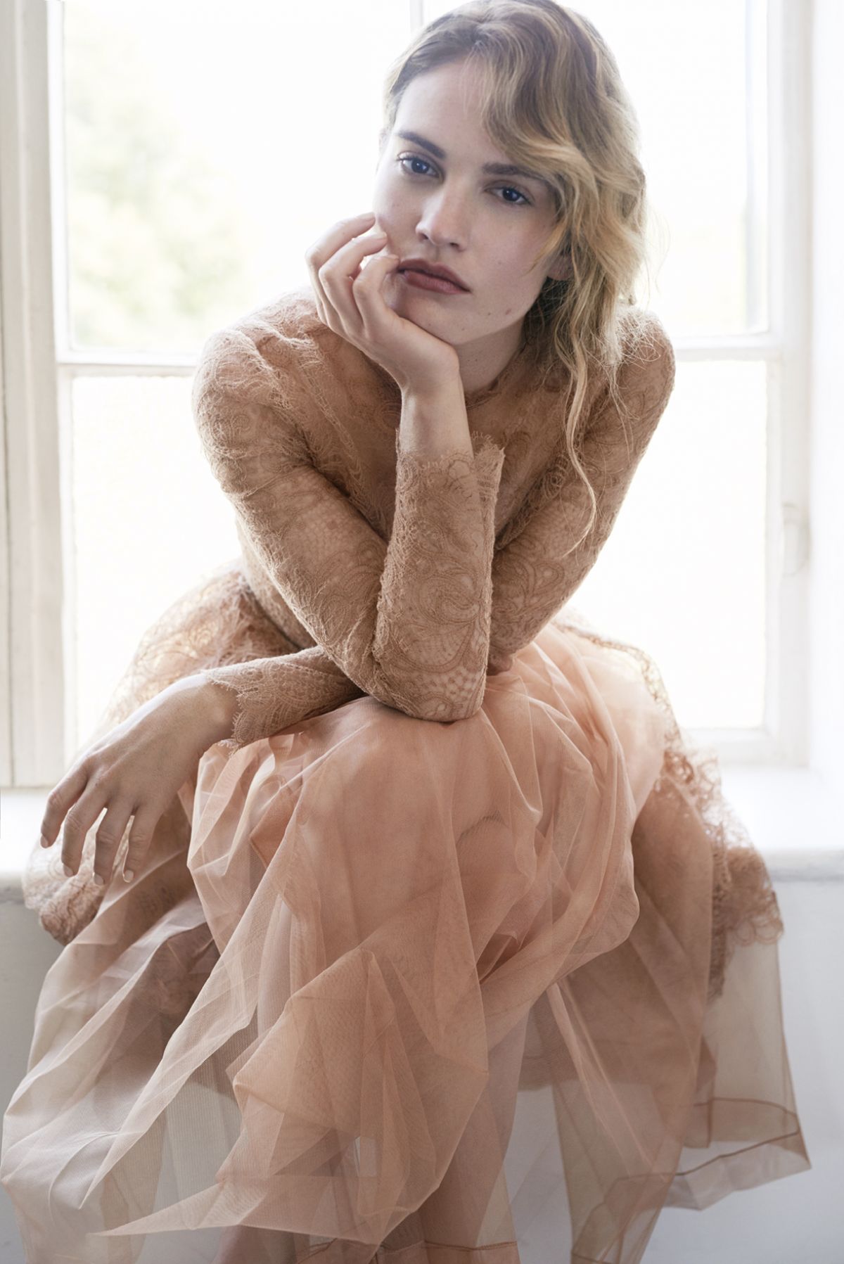 Lily James, photo #1054085
