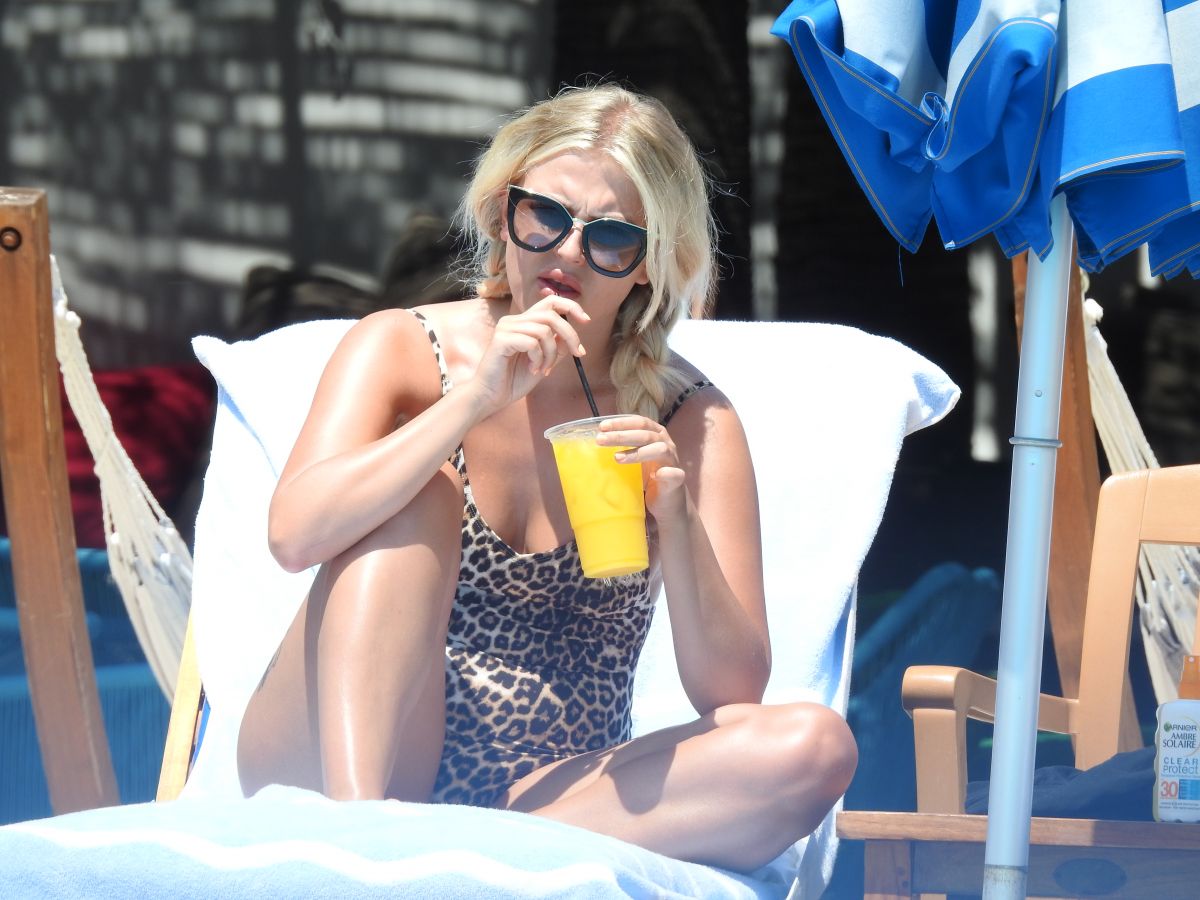Lucy Fallon, photo #1050189