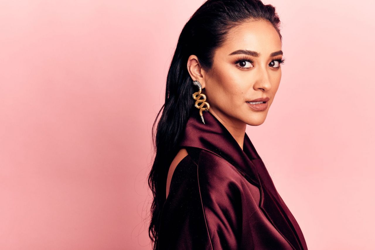 Shay Mitchell, photo #1068268